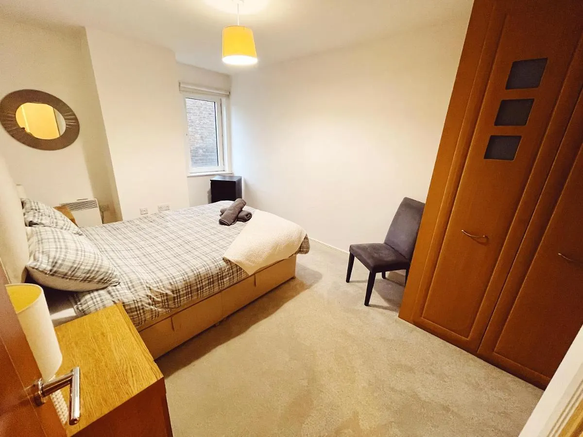 Modern City Centre Apartment Private Parking Space - Sleeps 4 Newcastle upon Tyne 0*,  Wielka Brytania